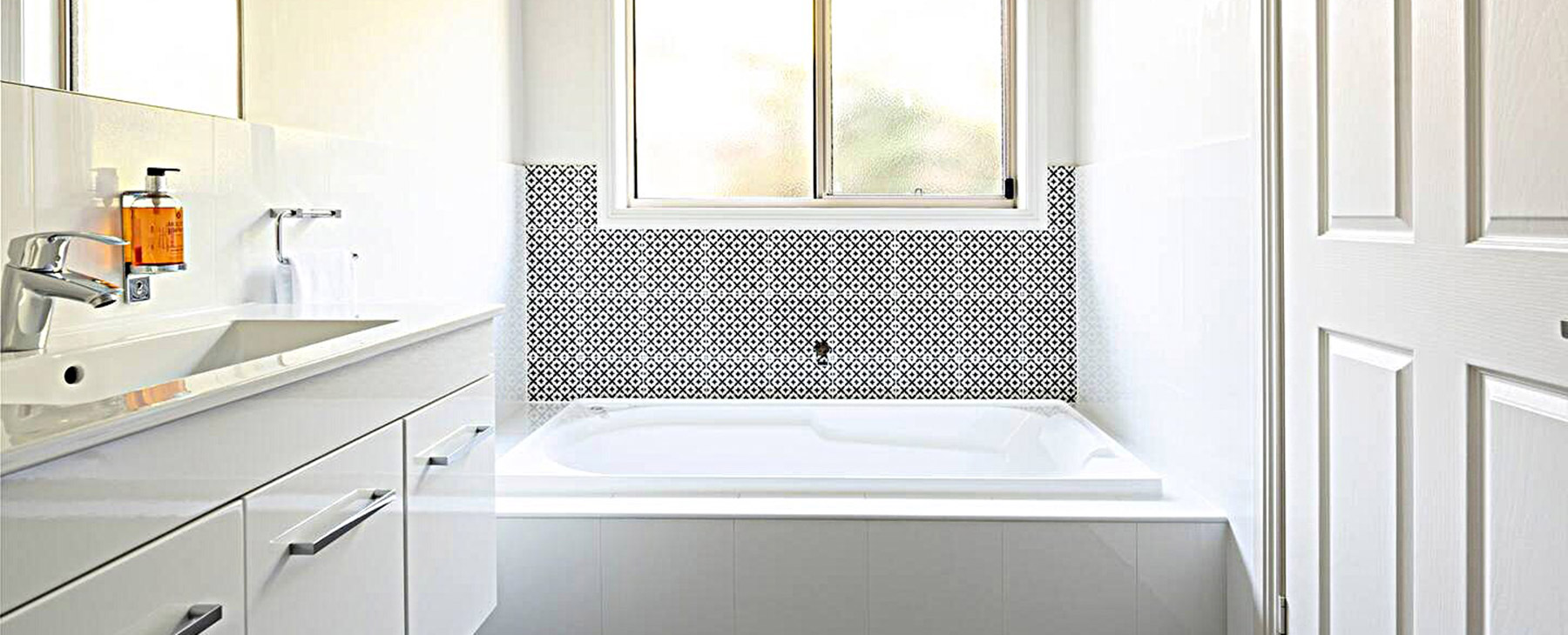 22-Bedroom-4-Large-family-size-bath