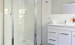 21--Bedroom-4-showerjpg