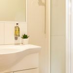 5-Modern-ensuite-with-complementary-premium-quality-Molten-Brown-toiletries